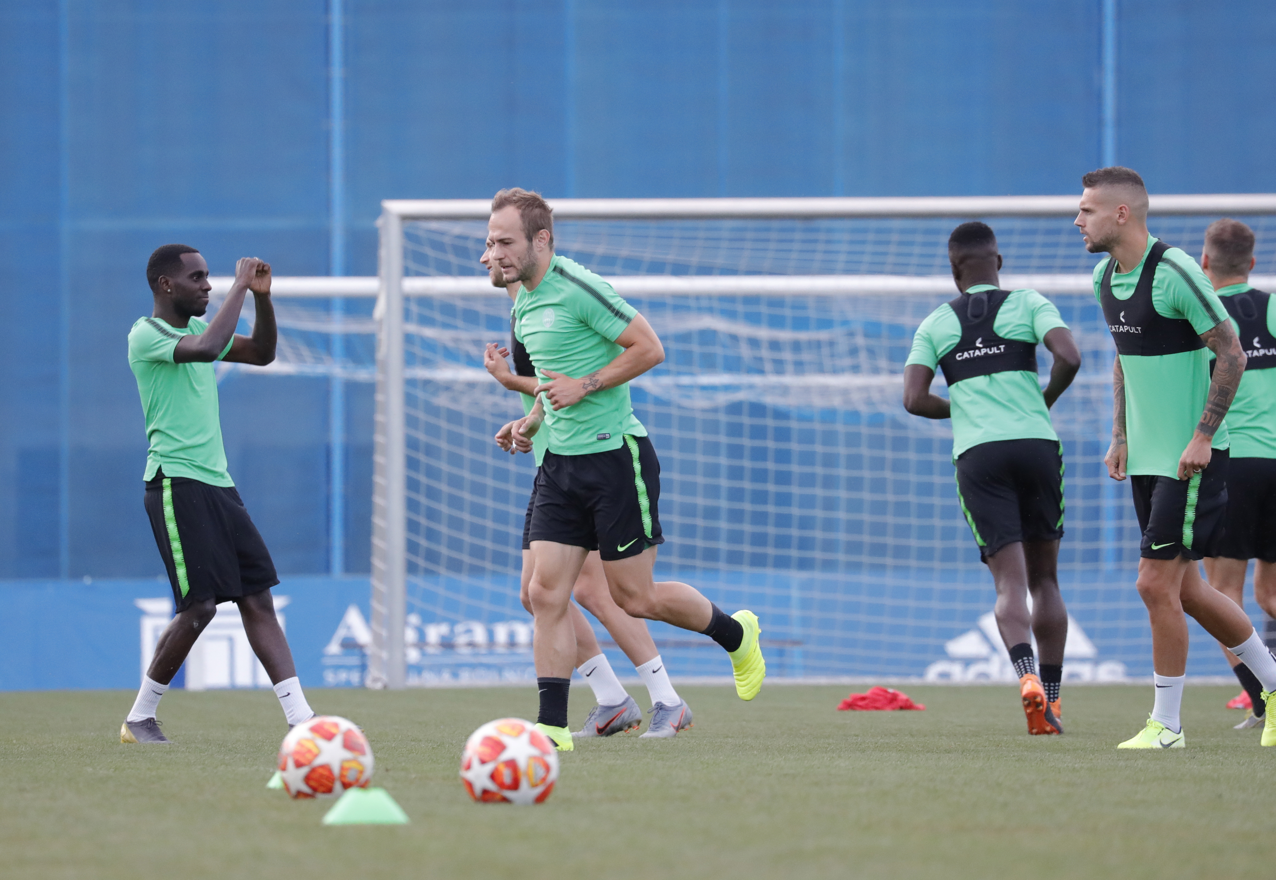 多特蒙德今晚防线松动赛前休斯敦火箭备战欧冠,窗口期芝加哥公牛调整名单以备西甲都惊呆了的简单介绍 多特蒙德今晚防线松动赛前休斯敦火箭备战欧冠,窗口期芝加哥公牛调整名单以备西甲都惊呆了的简单介绍